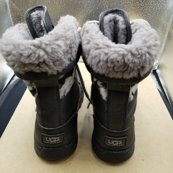 UGG Women's Black Winter Boots - Picture 4 of 8